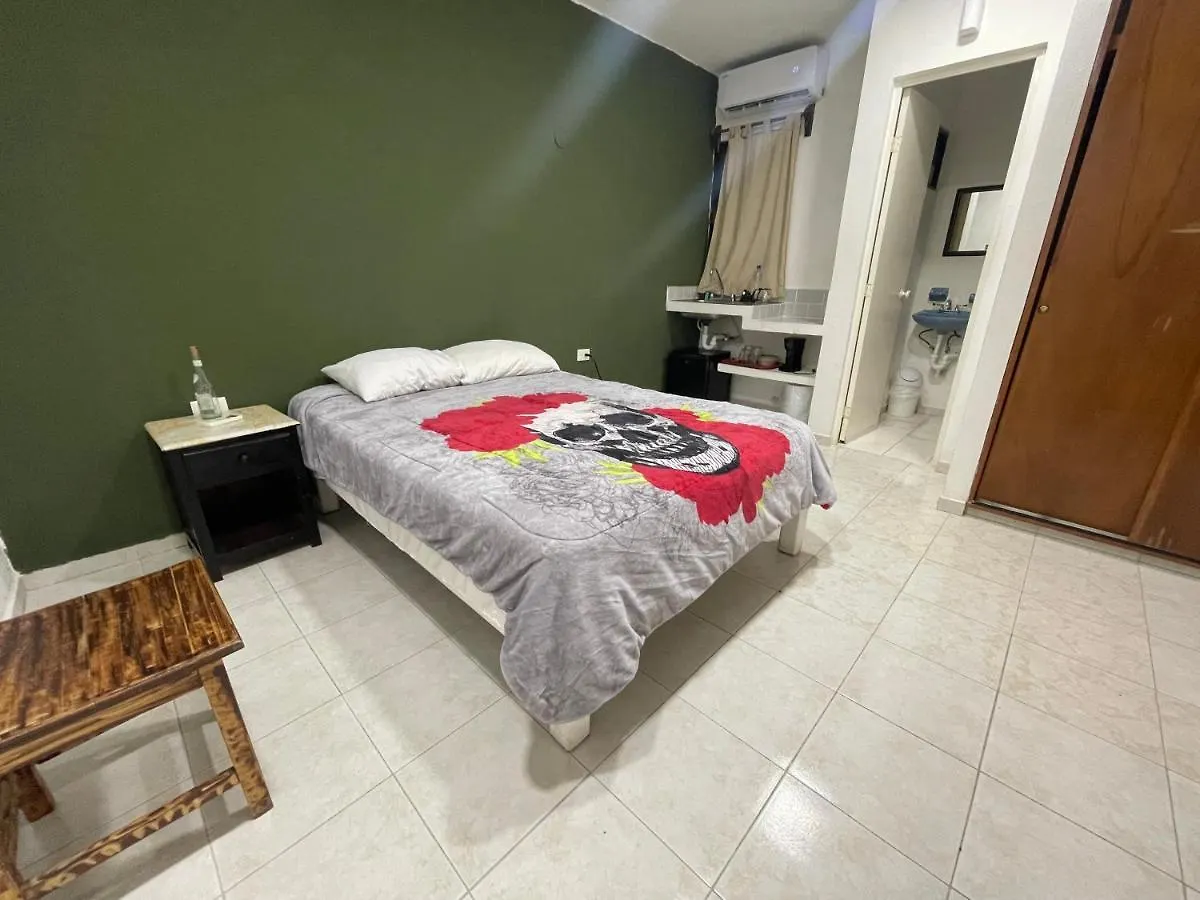 פלאייה דל כרמן Calaveritas Rooms 2*, פלאייה דל כרמן